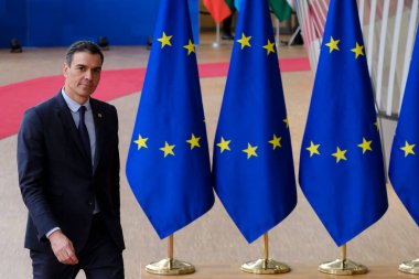 İspanya Başbakanı Pedro Sanchez AB Zirvesi için 23 Mart 2023 'te Brüksel' deki AB genel merkezine geliyor..