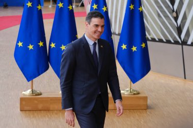 İspanya Başbakanı Pedro Sanchez AB Zirvesi için 23 Mart 2023 'te Brüksel' deki AB genel merkezine geliyor..