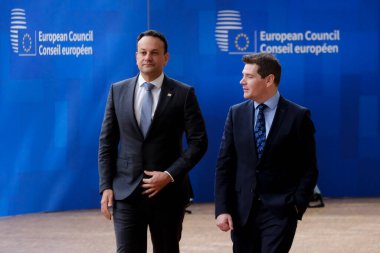 İrlanda Başbakanı Leo Varadkar AB Zirvesi için 23 Mart 2023 'te Brüksel' deki AB genel merkezine geldi..