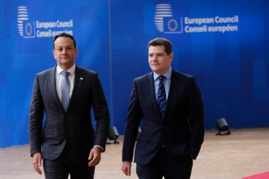 İrlanda Başbakanı Leo Varadkar AB Zirvesi için 23 Mart 2023 'te Brüksel' deki AB genel merkezine geldi..