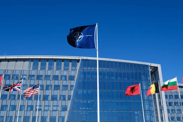 Bendera Nasional Negara Anggota Nato Berkibar Luar Kantor Pusat Organisasi — Stok Foto