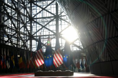 4 Nisan 2023 'te Brüksel, Belçika' daki Avrupa Konseyi bayrakları.