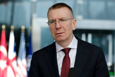 Dışişleri Bakanı Edgars Rinkeviç, 4 Nisan 2023 'te Belçika' nın Brüksel kentindeki NATO genel merkezine NATO dışişleri bakanları toplantısına katılmak üzere geldi..