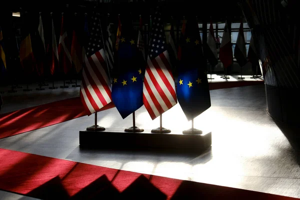 Flagi Europejskie Amerykańskie Posiedzeniu Rady Europejskiej Brukseli Dniu Kwietnia 2023 — Zdjęcie stockowe