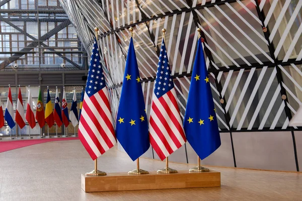 Flagi Europejskie Amerykańskie Posiedzeniu Rady Europejskiej Brukseli Dniu Kwietnia 2023 — Zdjęcie stockowe