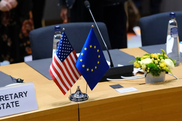 Bandeiras Europeias Americanas Conselho Europeu Bruxelas Bélgica Abril 2023 — Fotografia de Stock