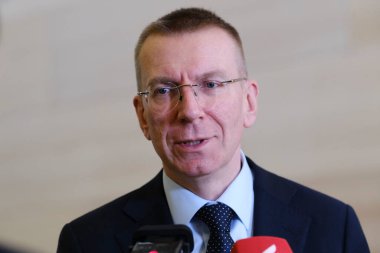 Dışişleri Bakanı Edgars Rinkeviç, NATO dışişleri bakanlarının 5 Nisan 2023 'te Brüksel, Belçika' daki NATO genel merkezinde yaptıkları toplantıda basın toplantısında bir konuşma yaptı..