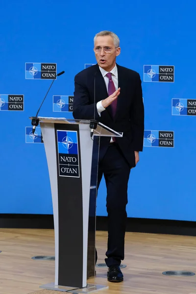Sekretarz Generalny Nato Jens Stoltenberg Przemawia Konferencji Prasowej Podczas Spotkania — Zdjęcie stockowe