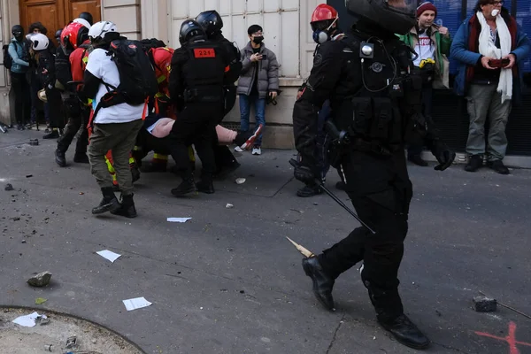 Policía Antidisturbios Enfrentó Con Manifestantes Durante Una Manifestación Una Huelga — Foto de Stock