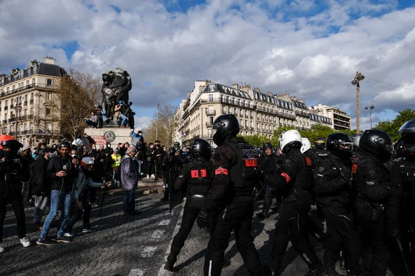 Policía Antidisturbios Enfrentó Con Manifestantes Durante Una Manifestación Una Huelga —  Fotos de Stock