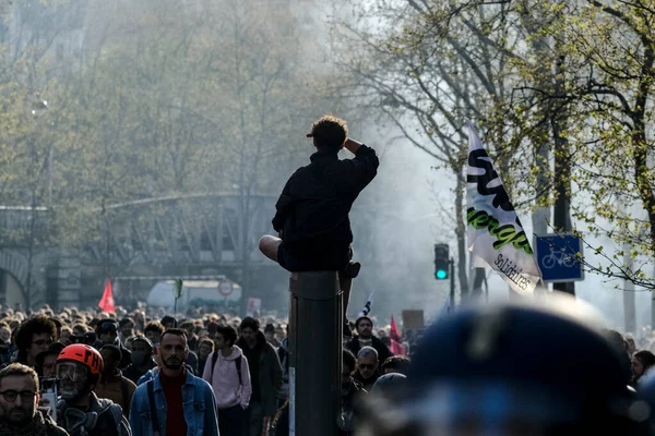 사람들은 2023 프랑스 중앙에 제도를 개혁하려는 정부의 계획에 반대하는 전국적 — 스톡 사진