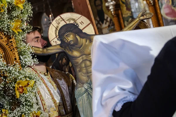 Los Fieles Ortodoxos Participan Una Ceremonia Deposición Jesucristo Viernes Santo — Foto de Stock