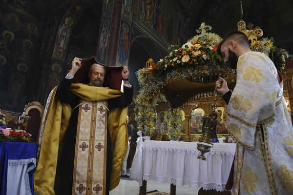 Egy Ortodox Pap Részt Vesz Jézus Krisztus Istentiszteleti Ceremóniáján Ortodox — Stock Fotó