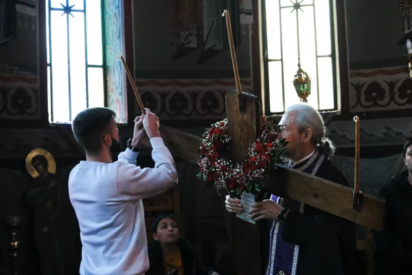 Священик Бере Участь Спеціальній Церемонії Розп Яття Ісуса Христа Православній — стокове фото