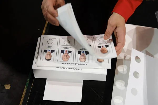 Karty Głosowania Widoczne Lokalu Wyborczym Podczas Tureckich Wyborów Prezydenckich Parlamentarnych — Zdjęcie stockowe