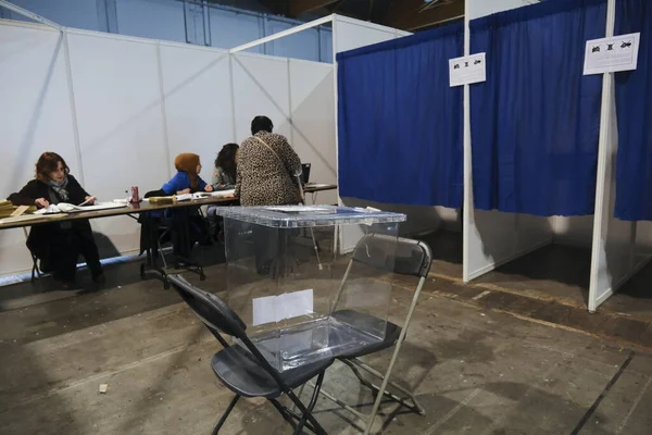 29 Nisan 2023 'te Brüksel, Belçika' daki bir sandık merkezinde halk Türkiye cumhurbaşkanlığı ve genel seçimlerine oy verdi..