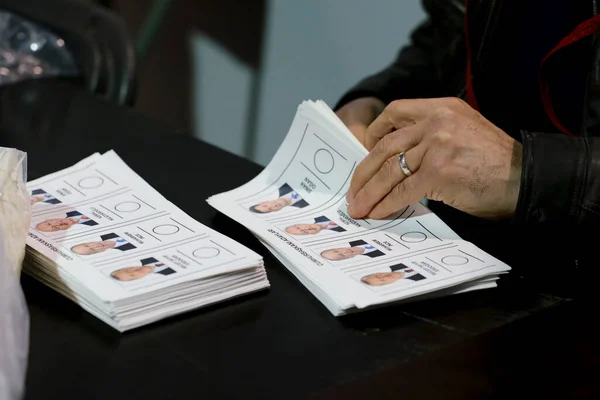 Schede Elettorali Sono Viste Seggio Elettorale Durante Elezioni Presidenziali Generali — Foto Stock