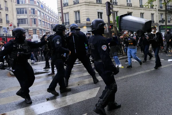 Policía Antidisturbios Enfrentó Con Manifestantes Margen Manifestación Anual Del Primero — Foto de Stock