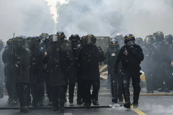 Поліція Заворушень Зіткнулася Протестувальниками Під Час Щорічного Травневого Дня День — стокове фото