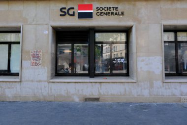 2 Mayıs 2023 'te Paris, Fransa' da bir Societe Generale şubesi..