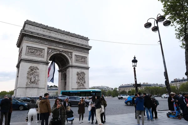 Nisan 2023 Paris Fransa Insanlar Yürür — Stok fotoğraf