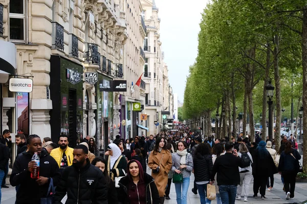 Gente Camina Centro París Francia Abril 2023 —  Fotos de Stock