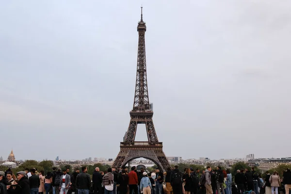 Touristenmassen Genießen Den Blick Auf Den Eiffelturm Paris April 2023 — Stockfoto