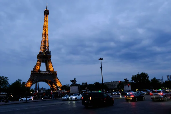 Multidões Turistas Desfrutam Vista Torre Eiffel Paris França Abril 2023 — Fotografia de Stock
