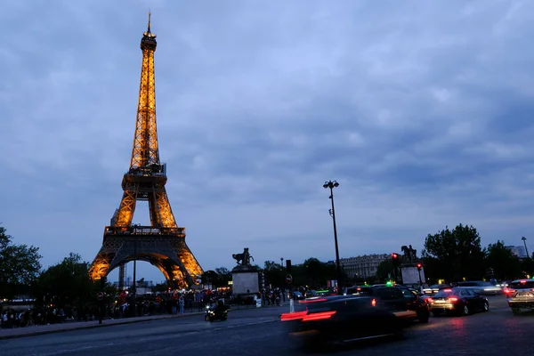 관광객들 2023 프랑스 파리에 경치를 즐긴다 — 스톡 사진