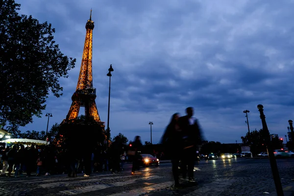 Toeristen Genieten Van Het Uitzicht Eiffeltoren Parijs Frankrijk April 2023 — Stockfoto