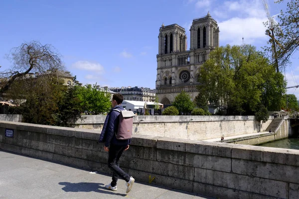 Turistas Caminan Fuera Catedral Notre Dame París París Francia Mayo — Foto de Stock