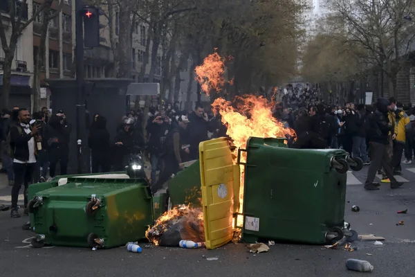 Des Manifestants Ont Érigé Une Barricade Incendiée Lors Affrontements Avec — Photo