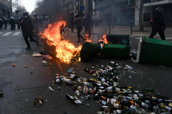Demonstrators Set Burning Barricade Clashes Riot Police Nationwide Demonstration Paris — Stock Photo, Image