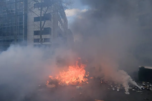 Göstericiler Nisan 2023 Fransa Nın Paris Kentinde Düzenlenen Bir Gösteride — Stok fotoğraf