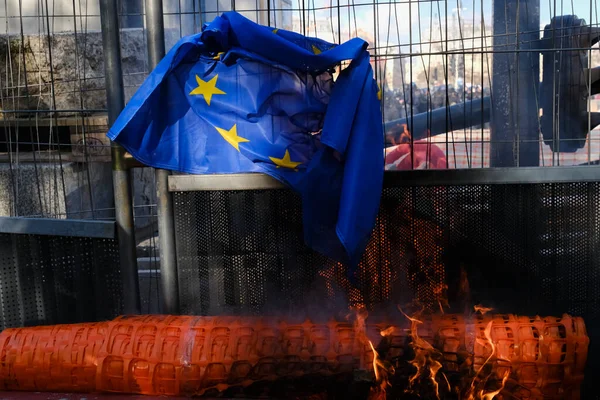 Protester Burns Flag Clashes Riot Police Nationwide Demonstration Paris France — Stock Photo, Image
