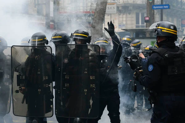 Polícia Choque Crs Francês Fica Guarda Durante Tradicional Marcha Trabalho — Fotografia de Stock