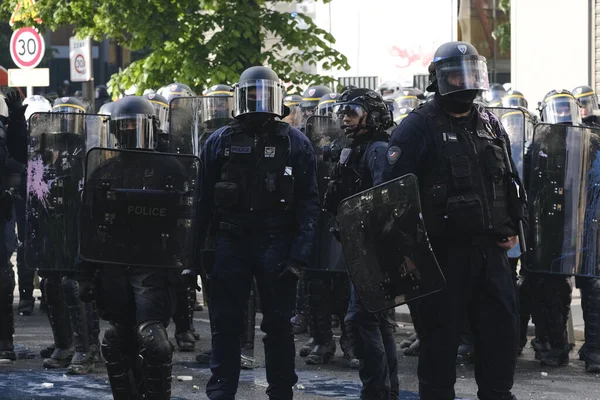 프랑스 경찰은 전통적 메이데이 프랑스 반대하고 정의를 2023 프랑스 동원되는 — 스톡 사진