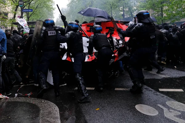 Policie Nepokojů Střetla Demonstranty Během Pracovního Pochodu Května 2023 Dne — Stock fotografie