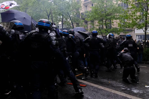 Αστυνομία Της Εξέγερσης Συγκρούστηκε Διαδηλωτές Κατά Διάρκεια Της Εργατικής Πορείας — Φωτογραφία Αρχείου