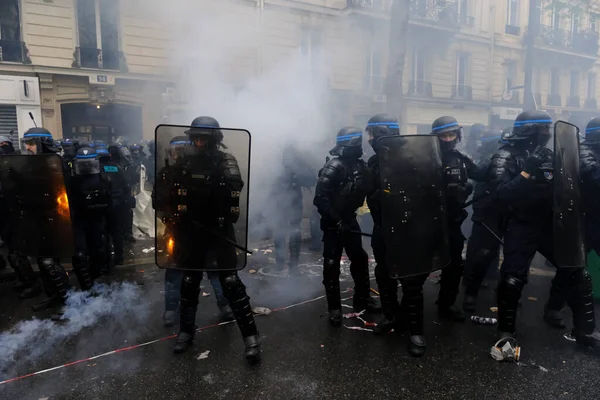 Riot Police Uses Tear Gas Disperse Crowd May Day Labour — Stock Photo, Image