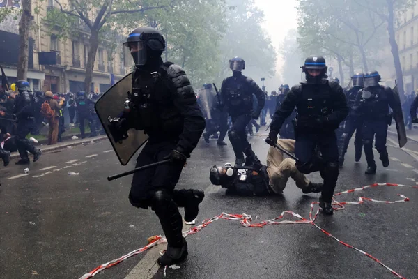 Polícia Choque Usa Gás Lacrimogêneo Para Dispersar Multidão Durante Marcha — Fotografia de Stock