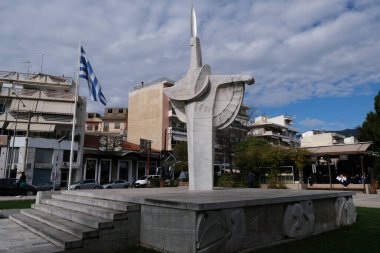 Yunanistan 'ın Kalamata kentinde 24 Kasım 2021' de bir Yunan bayrak dalgası.