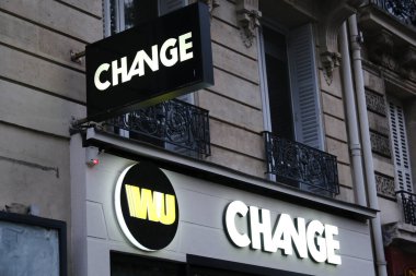 30 Nisan 2023 'te Paris, Fransa' da Batı Birliği 'nin bir şubesi..