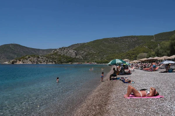 Ludzie Opalają Się Plaży Alimos Południowe Ateny Grecji Sierpnia 2021 — Zdjęcie stockowe