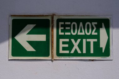 29 Temmuz 2021 'de Yunanistan' daki bir gemide acil çıkış işareti.