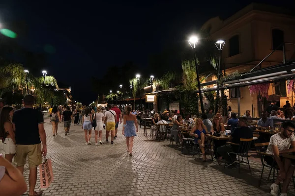 Gente Camina Pintoresco Centro Argostoli Isla Cefalonia Grecia Julio 2021 — Foto de Stock