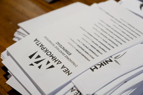 Electoral Official Prepares Voting Ballots Greek Legislative Election Polling Station — Stock Photo, Image