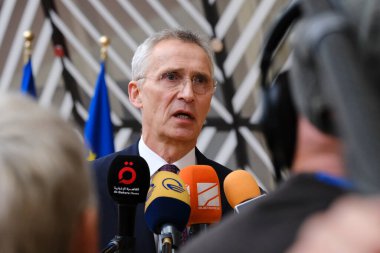 NATO Genel Sekreteri Jens Stoltenberg 23 Mayıs 2023 'te Belçika' nın Brüksel kentindeki Avrupa Konseyi karargahına AB Savunma Bakanları için gelen gazetecilere konuştu..