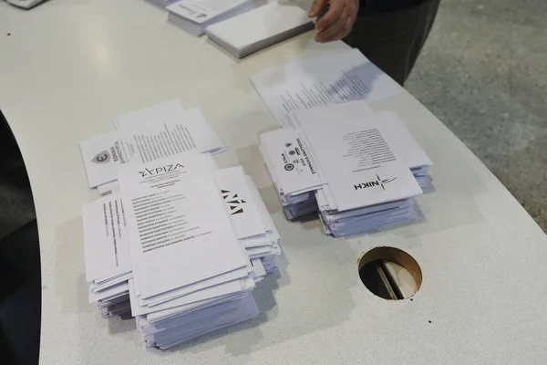 Cédulas São Exibidas Posto Votação Durante Eleições Legislativas Gregas Posto — Fotografia de Stock