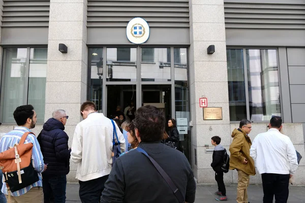 Die Menschen Warten Einem Wahllokal Während Der Griechischen Parlamentswahl Einem — Stockfoto